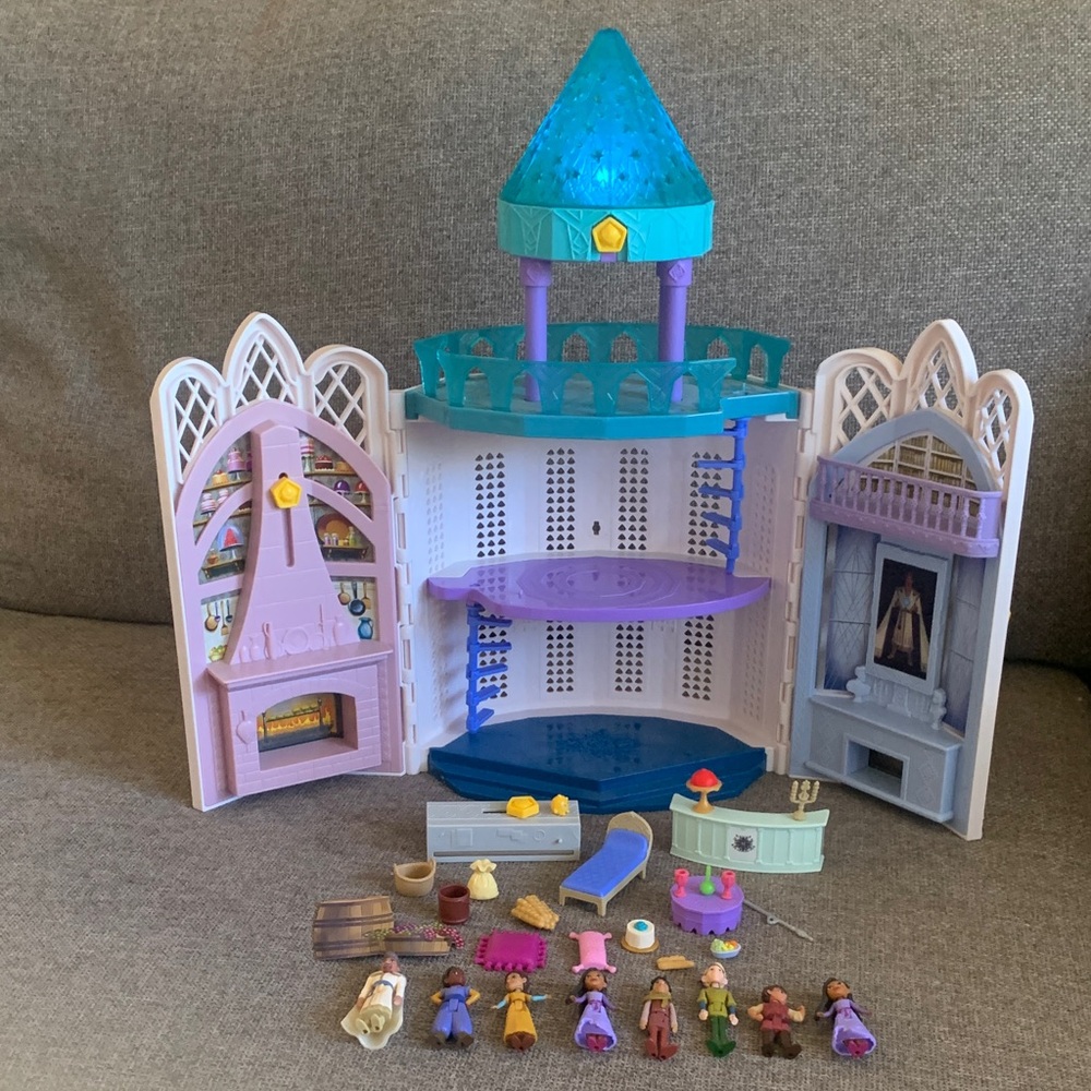 Disney Wish Rosas Light Up Castle Playset with Figures and Accessories